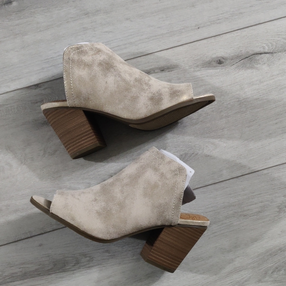 NIB Elegant Beige Foil Women's Block Heel Shoes Booties Slip-Ons 👠